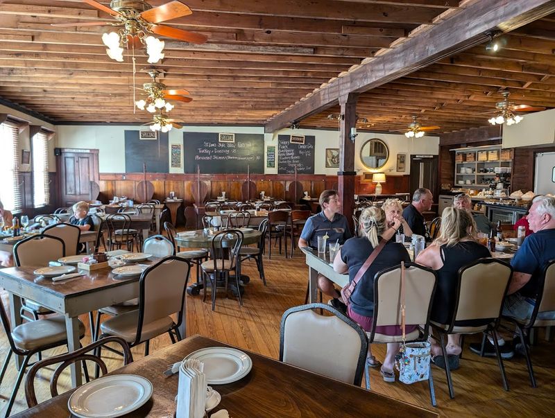 Diamond Mineral Springs - Highland