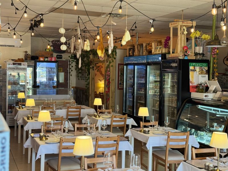 A Mano — Philadelphia