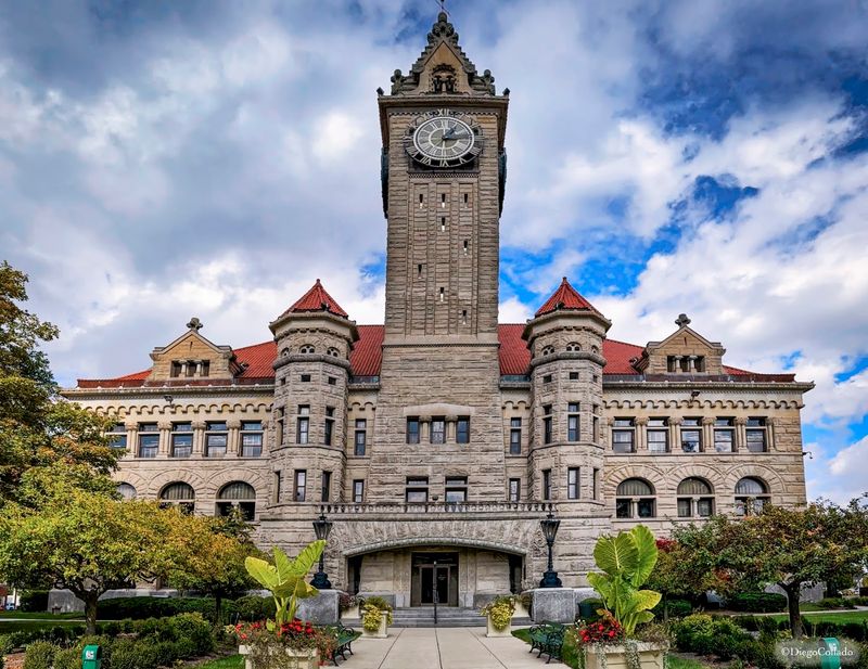 Wood County Courthouse And Courthouse Square, Bowling Green