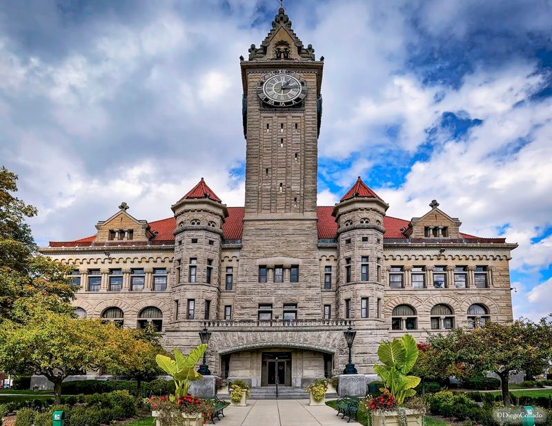 Wood County Courthouse, Bowling Green, OH