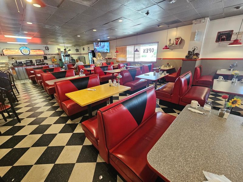 Woody's 50's Diner - Le Roy, Illinois