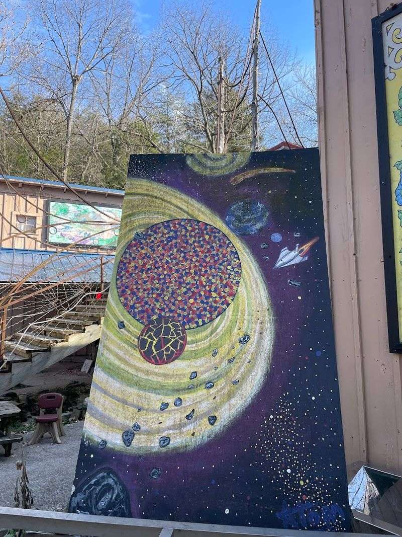 A Gallery Scene Woven Into Every Corner