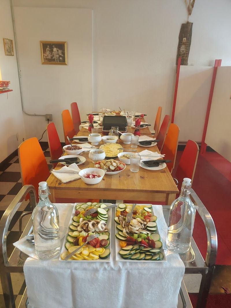 Works For Families, Couples, And Solo Diners Equally Well