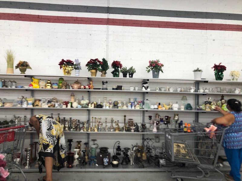 World Thrift Store, Lake Worth Beach World Thrift Store, Lake Worth Beach