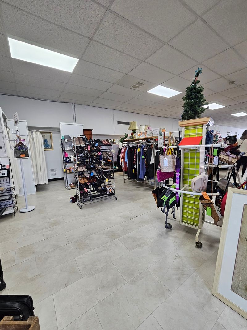 Worthington Thrift Shop, Clintonville