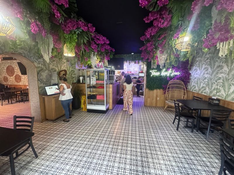 Counter-Service Style Keeps Things Fast And Casual