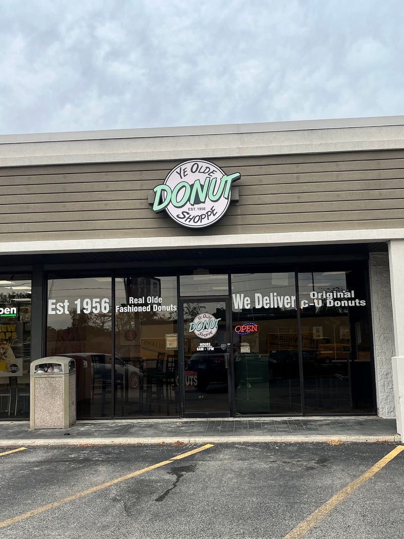 Ye Olde Donut Shoppe, Champaign