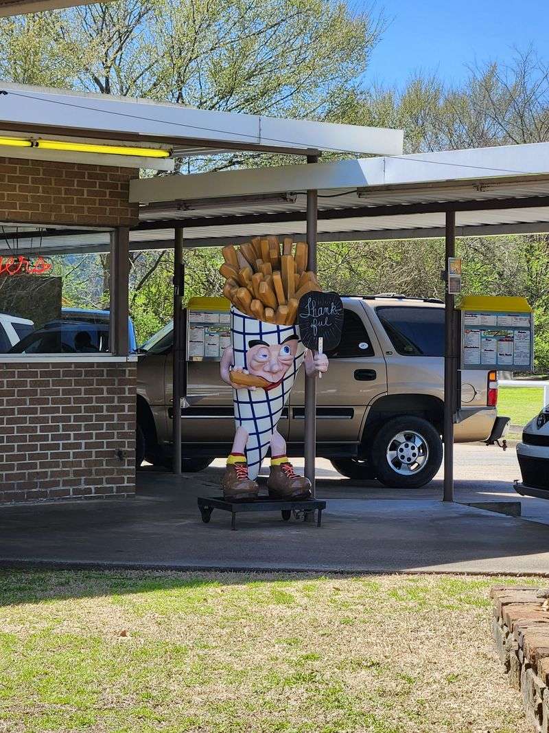 Myers Cruizzers Drive-In, Mena