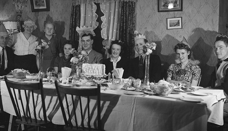 Everyone waited to start eating until the head of the household began