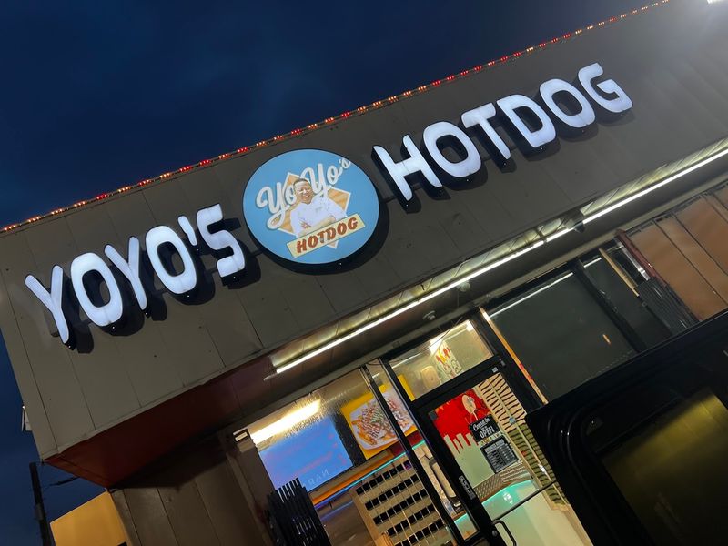 YoYo's Hotdog