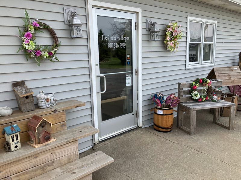 Leaning Pine Kuntry Store, Brown City