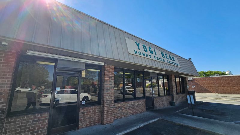 Yogi Bear's Honey Fried Chicken, Hartsville
