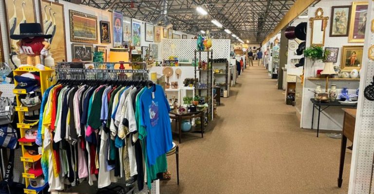 You Can Explore Ohio’s Largest Antique Mall And Still Not See It All