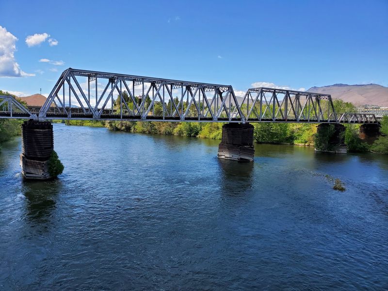 You Can Walk Or Bike A Whole Loop Along The Columbia
