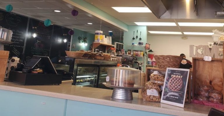 You Will Not Believe How Good The Chantilly Cake Is At This Pennsylvania Bakery