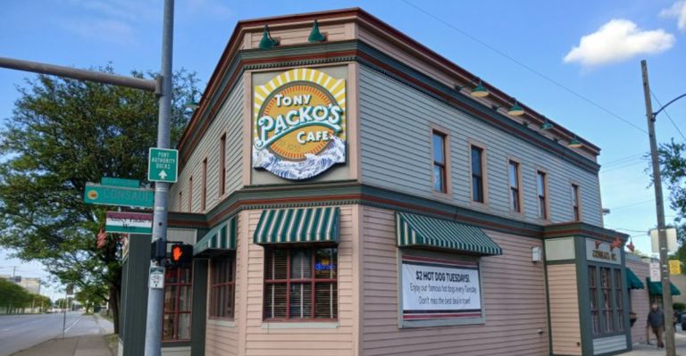 You Won’t Believe Which Humble Roadside Stand Serves Ohio’s Best Chili Dog