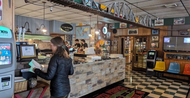 You Would Not Expect A Pennsylvania Restaurant To Inspire Decades Of Loyalty With Pizza And Crispy Wings This Good