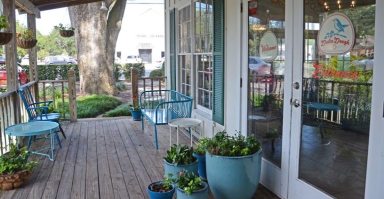 You’ll Want To Visit This Georgia Bakery For Its Legendary Cinnamon Rolls