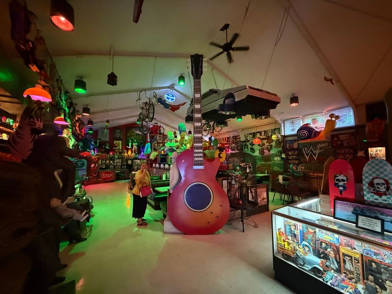Your Eyes Won't Know Where To Land In These Memorabilia-Packed Rooms Your Eyes Won't Know Where To Land In These Memorabilia-Packed Rooms