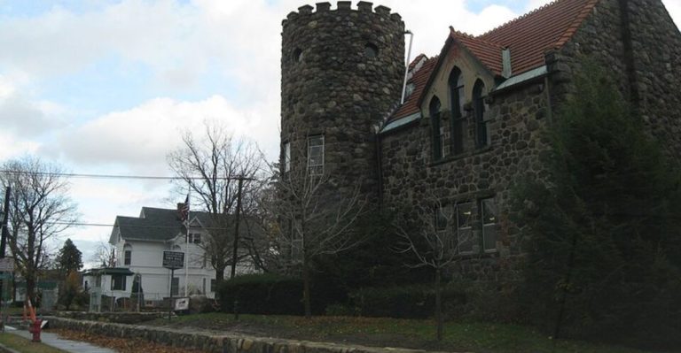 Your Nervous System Might Fall For This Quiet New York Lake Town