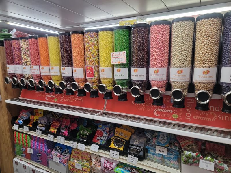Yummies Candy & Nuts, Kittery