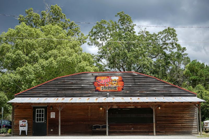 Sweet T’s Smokehouse – Adel