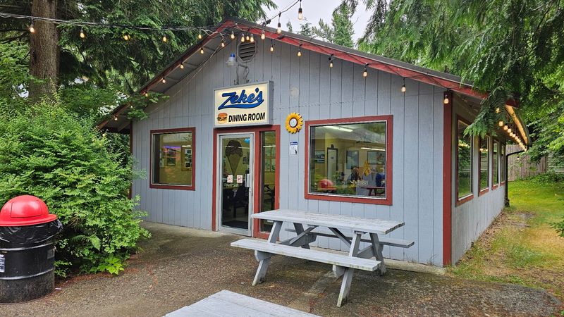 Zeke's Drive In, Gold Bar