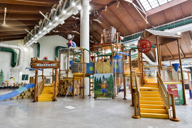 Zero-Entry Play Zones for Little Splashers