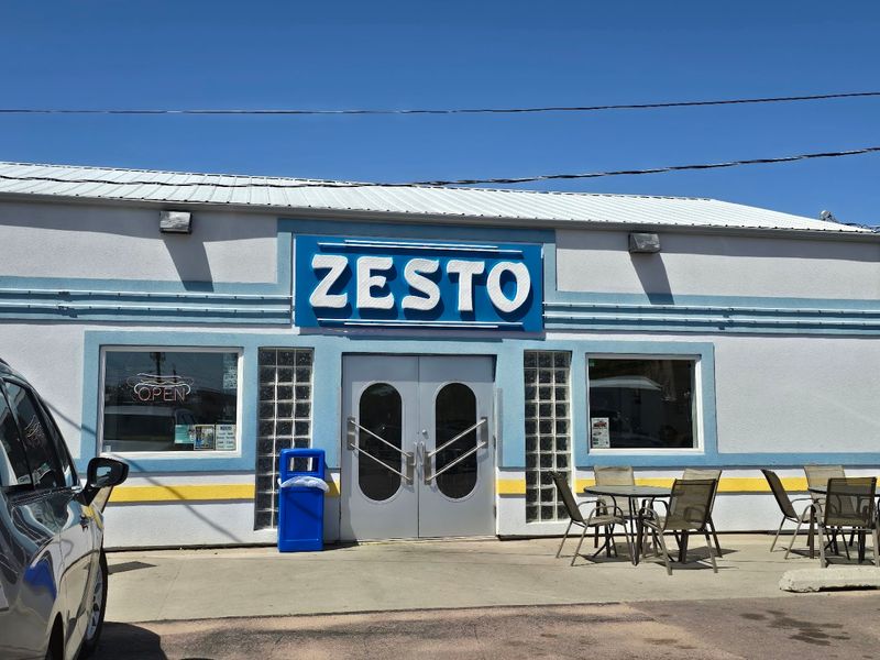 Zesto, Mitchell