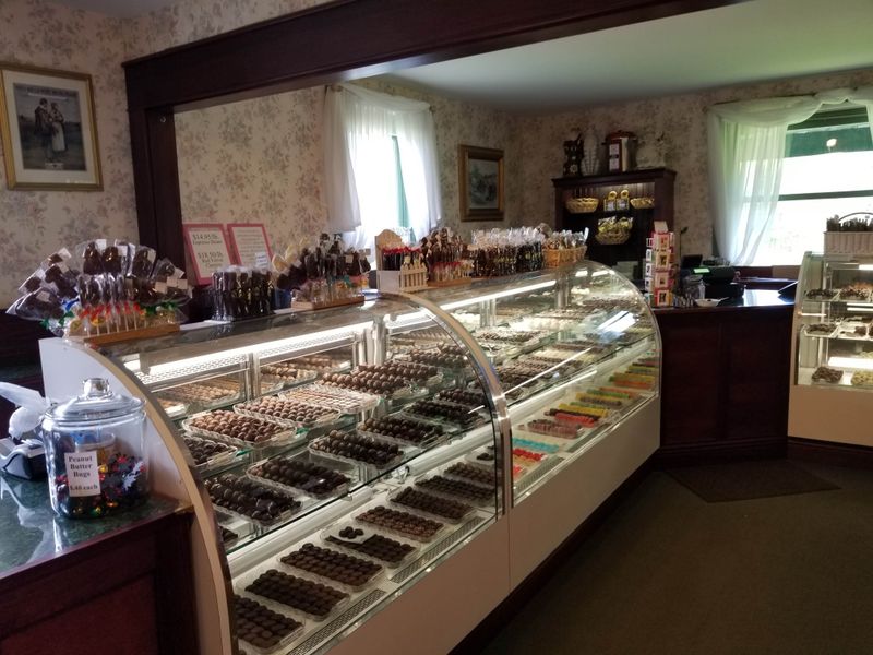 White House Chocolates, Middlefield