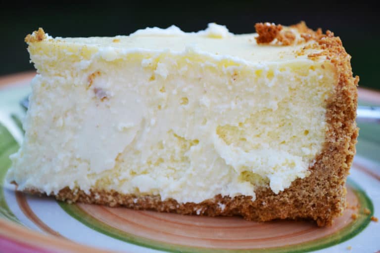Best Smooth and Creamy Cheesecake Recipe