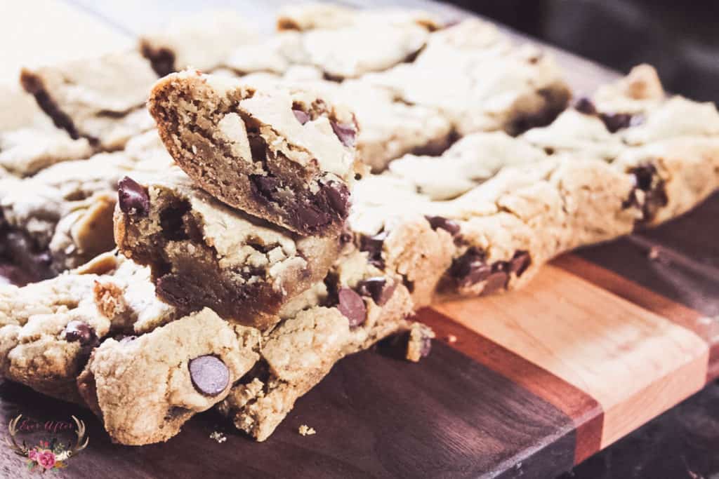 easy chewy chocolate chip cookie bars