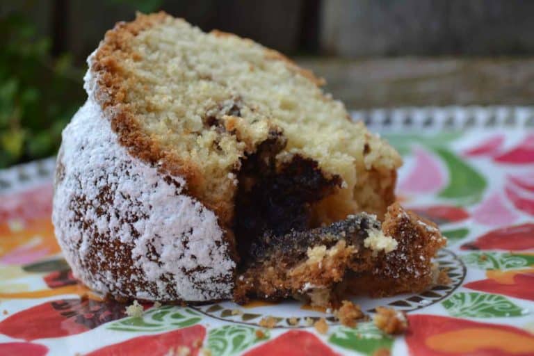 cinnamin coffee cake moist sour cream easy