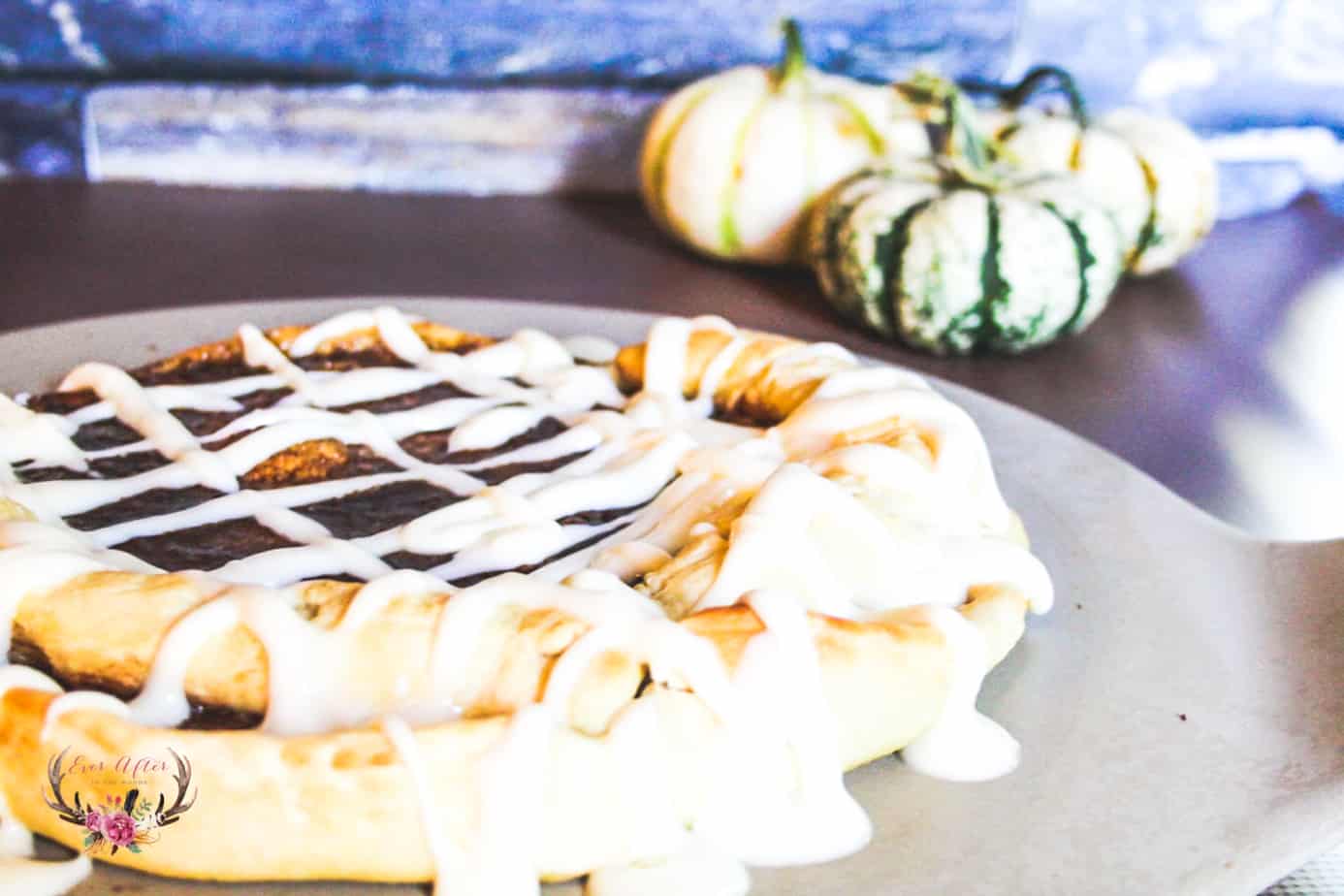 pumpkin roll  Savvy Entertaining