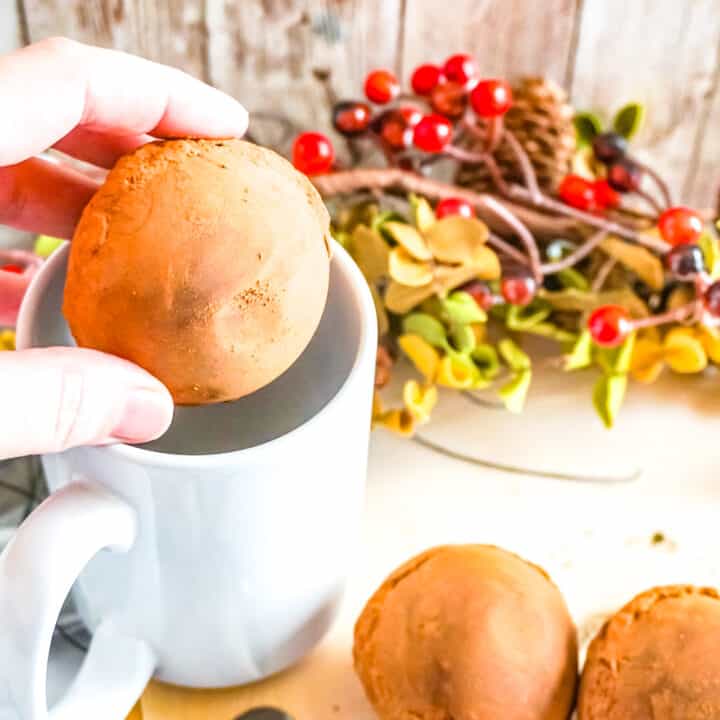 Joining in on the hot chocolate bomb craze with these Cinnamon Spice Hot Chocolate Bombs. These would make amazing holiday gifts to share with family and friends or perfect for cookie decorating,