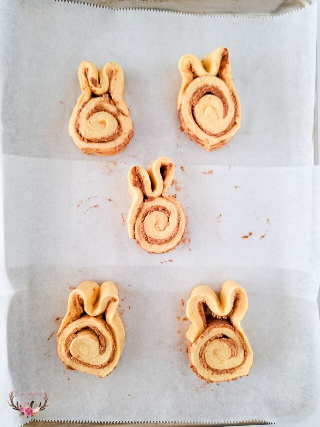 Easter Bunny Cinnamon Rolls