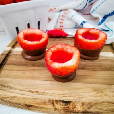 cropped-strawberry-jello-shots-12.jpg