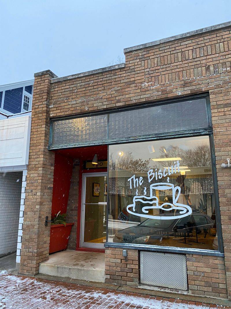 The Biscuit, Holland