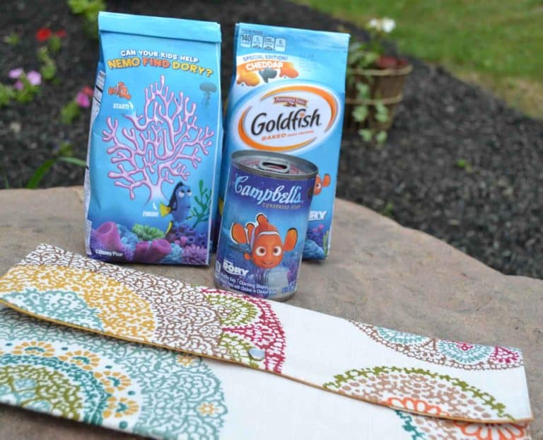 Easy No-Sew Clutch from a Placemat