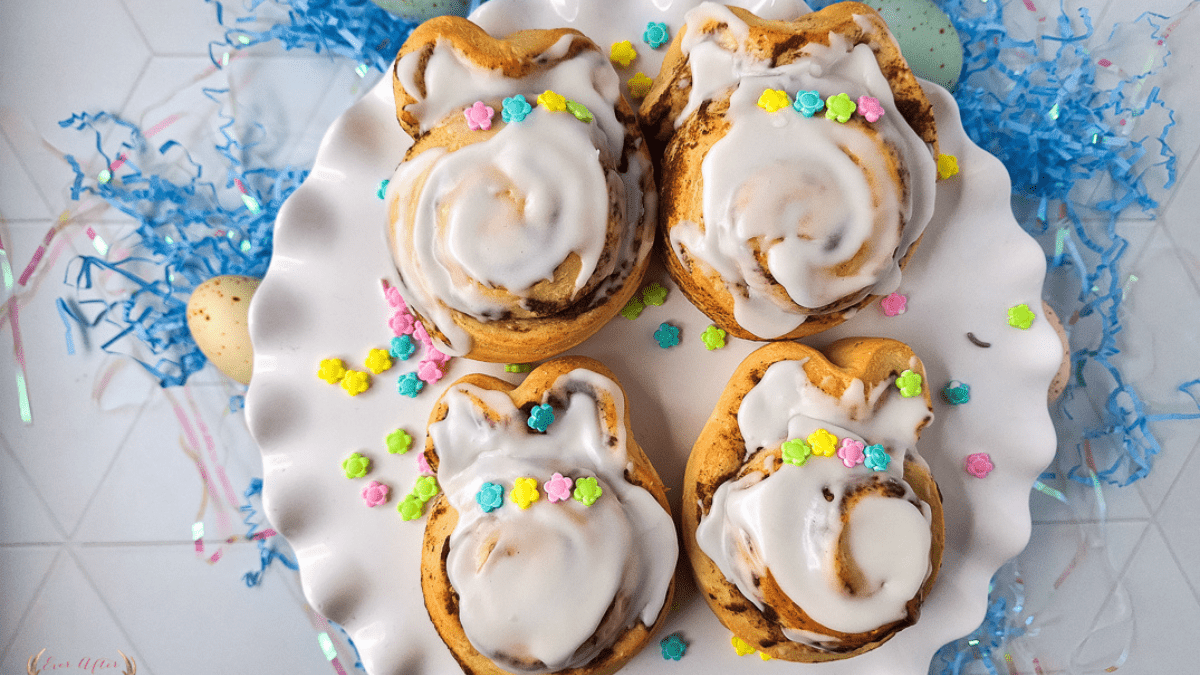 Easter Bunny Cinnamon Rolls