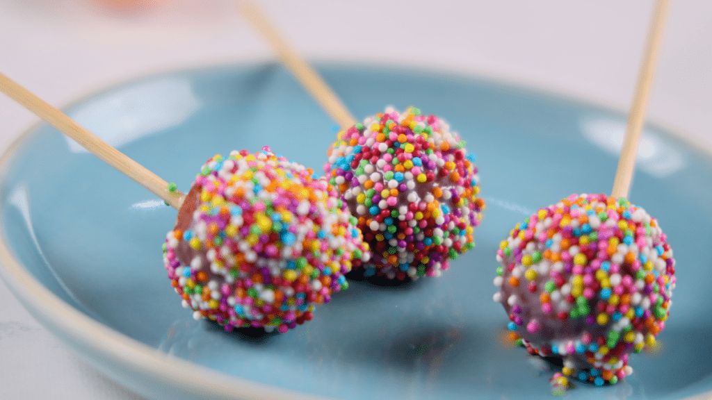 red velvet cake pops