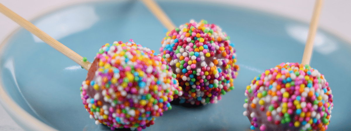 red velvet cake pops