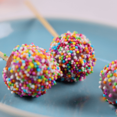 red velvet cake pops