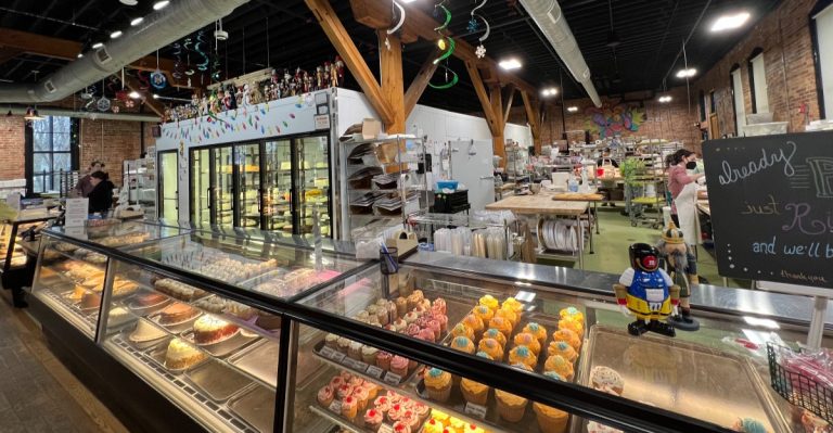 This Illinois Bakery Makes Cinnamon Rolls So Gooey People Happily Drive Hours For One