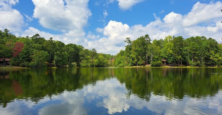 This Small South Carolina Town Tucked In The Blue Ridge Mountains Is Absolutely Stunning
