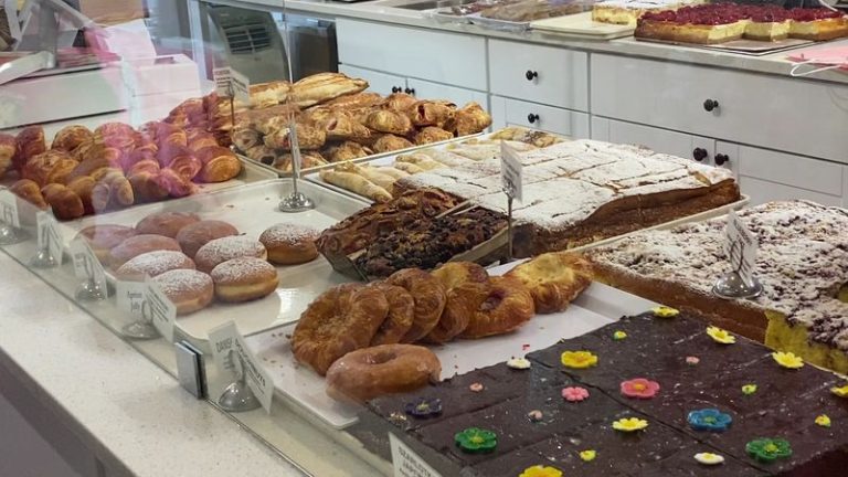 This No-Frills Illinois Bakery Has Been Selling Kolaczki And Paczki The Polish Way For Generations