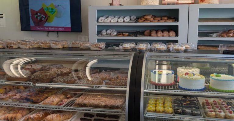 This Delaware Bakery Makes An Apple Pie Locals Can’t Get Enough Of