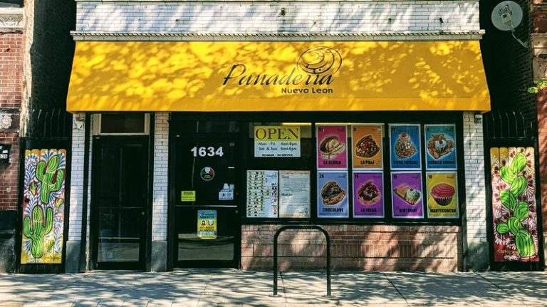 You Can Crack Into A Golden Empanada At These 7 Illinois Latin Bakeries Worth The Drive