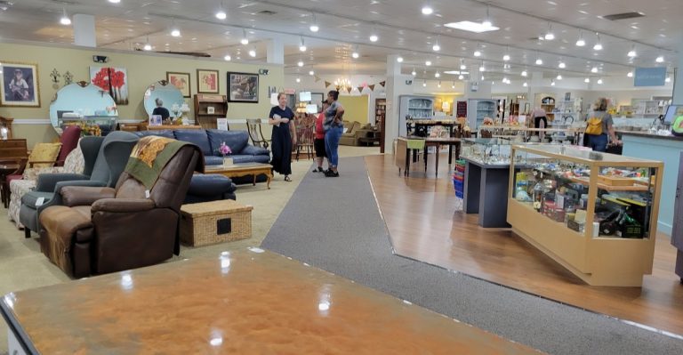 10 Secret Pennsylvania Thrift Stores Locals Swear By For Vintage Furniture