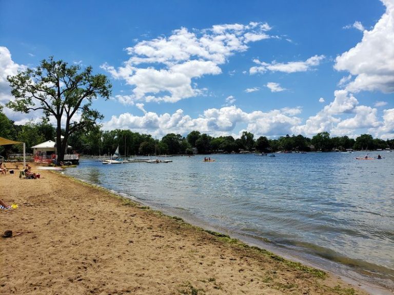 This Clear-Water Lake Beach In Illinois Is A Gorgeous Spot For A Peaceful Swim